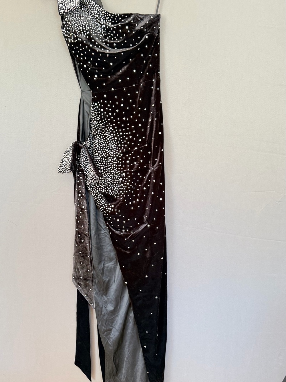 Black Velvet One-Shoulder Evening Dress with Crystal Embellishment